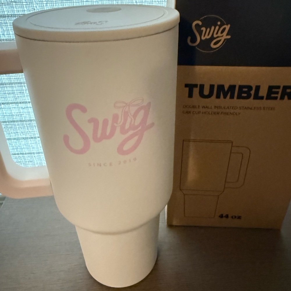 Swig Tumbler with Pink bow  - 44 oz